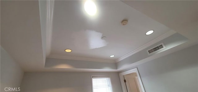 448 N Oakhurst Dr Unit 1, Beverly Hills, CA 90210 - detailed view of recessed lighting, crown molding, a smoke detector, and a raised ceiling