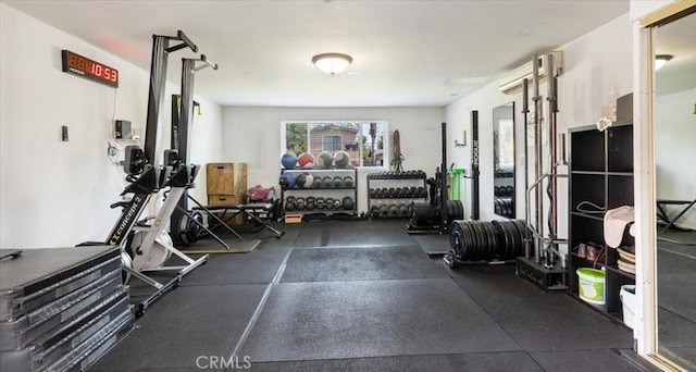 19842 Gilmore St, Woodland Hills, CA 91367 - exercise room with a wall unit AC