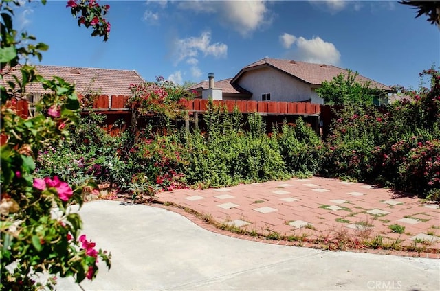 28948 Marilyn Dr, Canyon Country, CA 91387 - fenced backyard with a patio