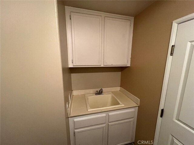 12413 Redrock Rd, Victorville, CA 92392 - laundry room with a sink