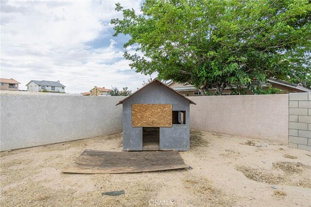 14752 Grafton Ln, Helendale, CA 92342 - fenced backyard with an outdoor structure
