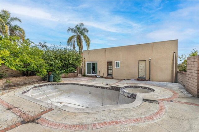 1849 Ayers Way, Burbank, CA 91501 - view of swimming pool featuring an in-ground hot tub, a fenced backyard, and a patio