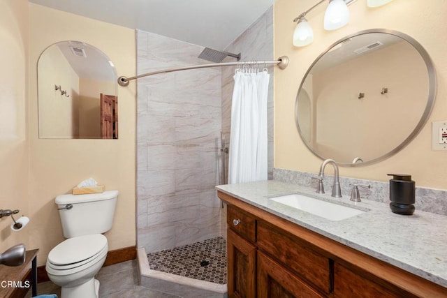 51793 Quail Ridge Rd, Oakhurst, CA 93644 - bathroom featuring toilet, vanity, a tile shower, and tile patterned floors