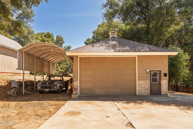 51793 Quail Ridge Rd, Oakhurst, CA 93644 - detached garage featuring a detached carport