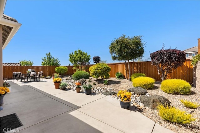 905 Romneya Ln, Santa Maria, CA 93455 - fenced backyard with a patio area and outdoor dining space