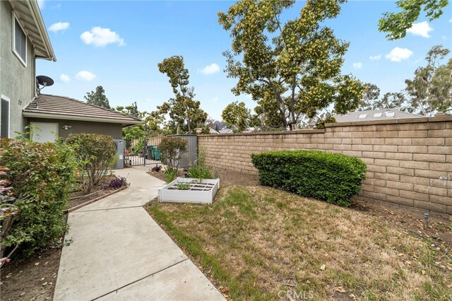 823 Sonora Ct, San Dimas, CA 91773 - view of yard featuring a vegetable garden