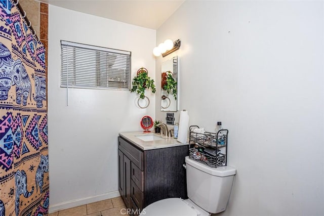 1089 Jadestone Ln, Corona, CA 92882 - bathroom featuring toilet, vanity, tile patterned floors, baseboards, and a shower with shower curtain