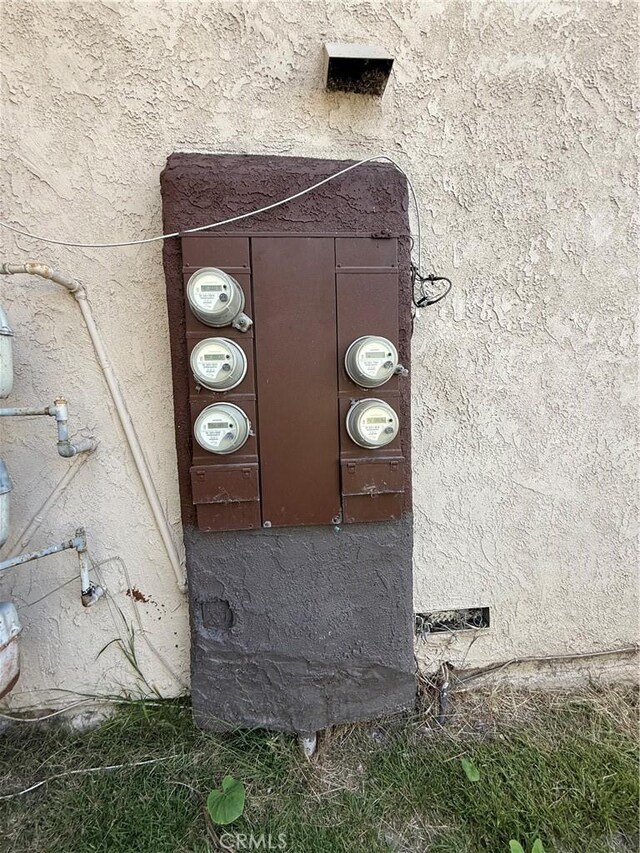 1039 W Central Ave, Santa Ana, CA 92707 - exterior view of electric meter and stucco siding