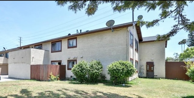 1039 W Central Ave, Santa Ana, CA 92707 - rear view of property featuring stucco siding