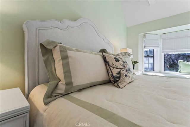 27625 High Knoll Rd, Lake Arrowhead, CA 92352 - bedroom featuring vaulted ceiling