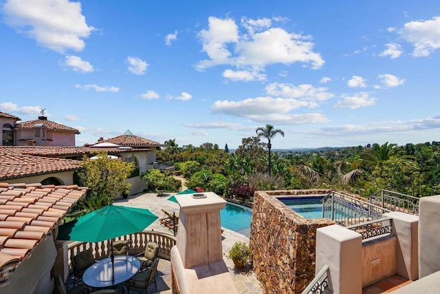 4652 Resmar Rd, La Mesa, CA 91941 - swimming pool featuring an in-ground hot tub and a patio area