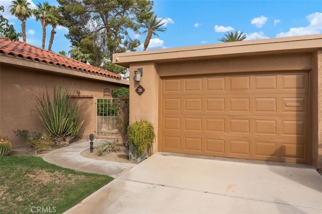 28 Malaga Dr, Rancho Mirage, CA 92270 - view of garage