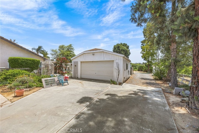 17477 Owl Tree Rd, Riverside, CA 92504 - detached garage featuring concrete driveway
