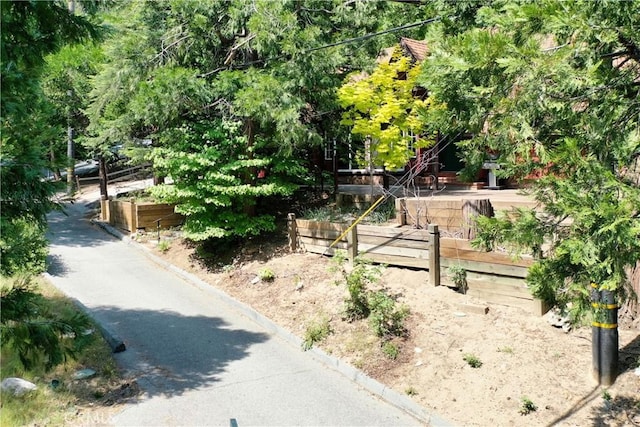 118 E Ln, Lake Arrowhead, CA 92352 - view of property's community with a garden