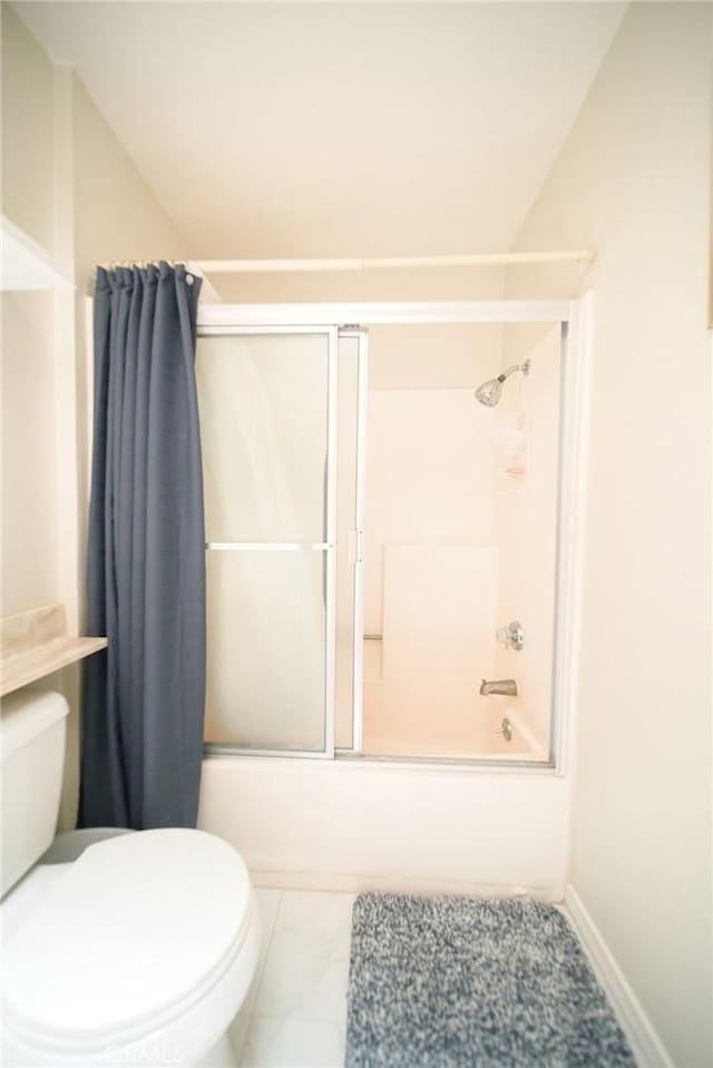 532 Venice Way Unit 8, Inglewood, CA 90302 - bathroom with toilet, combined bath / shower with glass door, and baseboards