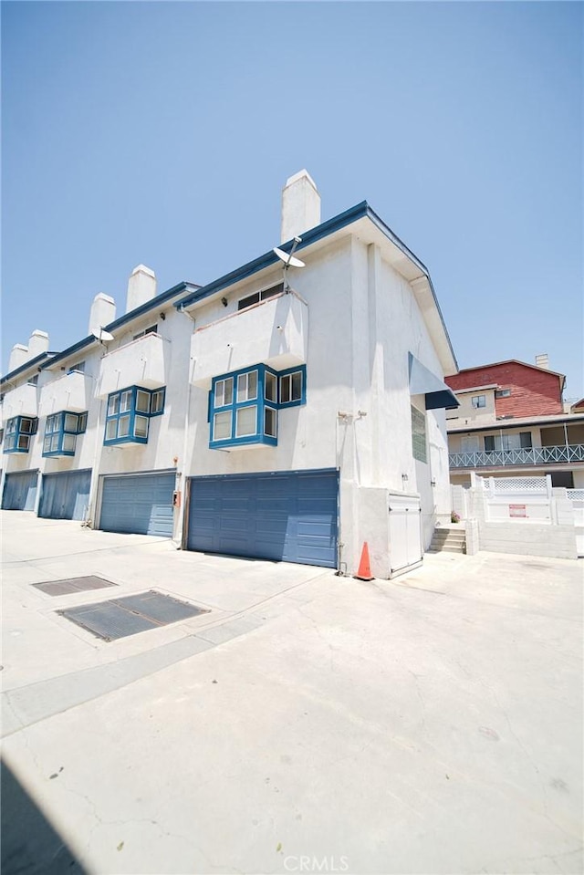 532 Venice Way Unit 8, Inglewood, CA 90302 - view of property featuring a garage