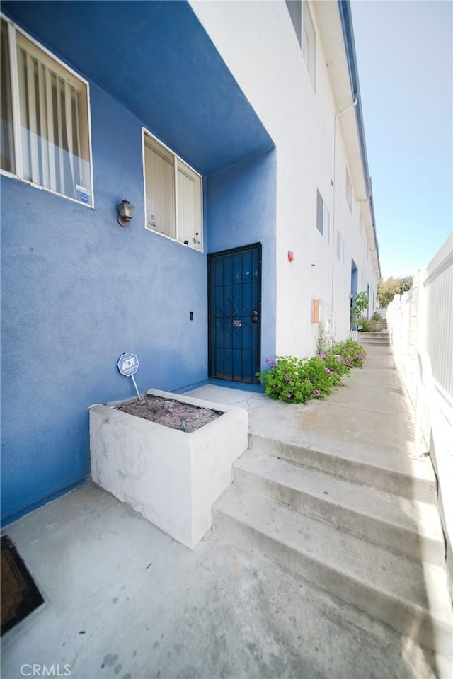 532 Venice Way Unit 8, Inglewood, CA 90302 - property entrance featuring stucco siding