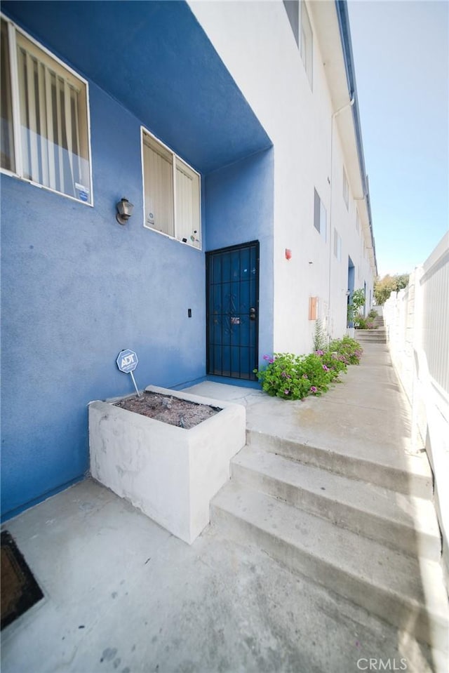 532 Venice Way Unit 8, Inglewood, CA 90302 - entrance to property featuring stucco siding