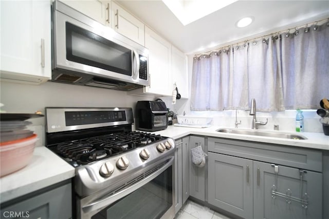 532 Venice Way Unit 8, Inglewood, CA 90302 - kitchen featuring appliances with stainless steel finishes, gray cabinetry, a sink, light countertops, and recessed lighting