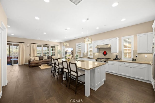 1252 N Lindley St, Azusa, CA 91702 - kitchen featuring a sink, recessed lighting, dark wood-style floors, white cabinetry, and a breakfast bar area