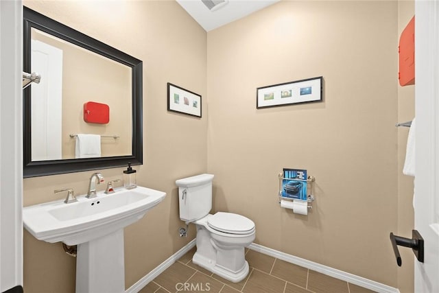 1252 N Lindley St, Azusa, CA 91702 - bathroom featuring toilet and baseboards