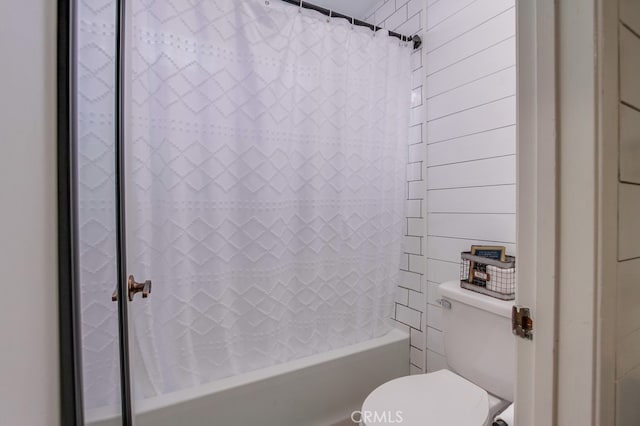 201 Todd Ct, Oceanside, CA 92054 - full bathroom featuring shower / tub combo and toilet