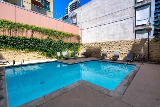 1333 8th Ave Unit 905, San Diego, CA 92101 - community pool with a patio area