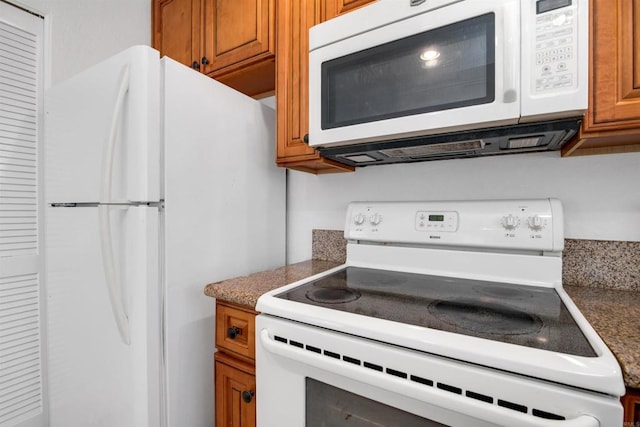 11215 Avenida De Los Lobos Unit F, Rancho Bernardo San Diego, CA 92127 - kitchen with white appliances and brown cabinetry