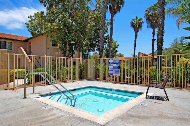 11215 Avenida De Los Lobos Unit F, Rancho Bernardo San Diego, CA 92127 - view of swimming pool featuring a hot tub