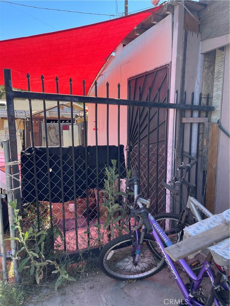 18493 8th St, Bloomington, CA 92316 - view of gate