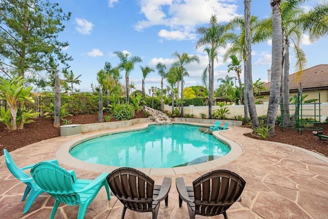 2227 Villa Verde Rd, Escondido, CA 92029 - view of swimming pool featuring a fenced backyard and a patio