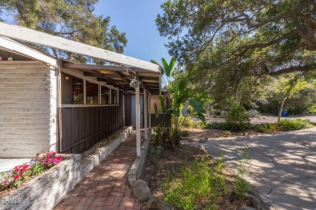 1330 Fern Oaks Dr, Santa Paula, CA 93060 - view of yard