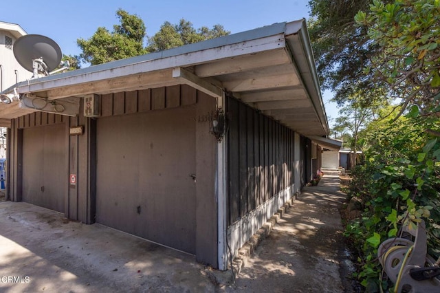 1330 Fern Oaks Dr, Santa Paula, CA 93060 - view of side of home