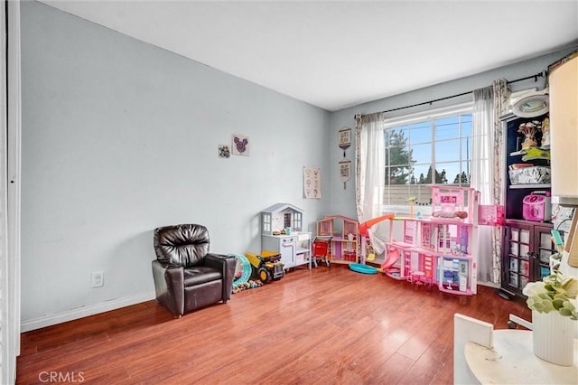 1523 Lynton Ave, Wilmington, CA 90744 - recreation room featuring wood finished floors and baseboards