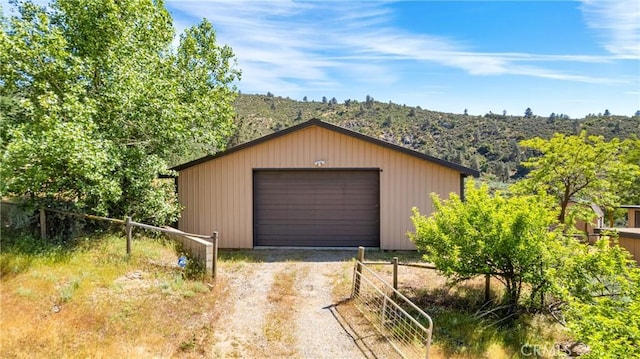 30771 Fox Ridge Ct, Tehachapi, CA 93561 - detached garage with a mountain view and driveway