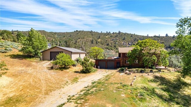 30771 Fox Ridge Ct, Tehachapi, CA 93561 - view of yard featuring a detached garage, a mountain view, and an outdoor structure