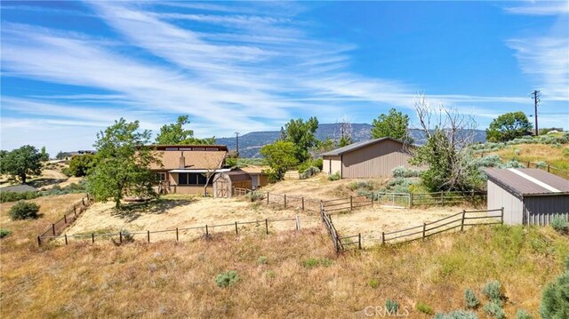 30771 Fox Ridge Ct, Tehachapi, CA 93561 - view of yard featuring an outbuilding and a mountain view