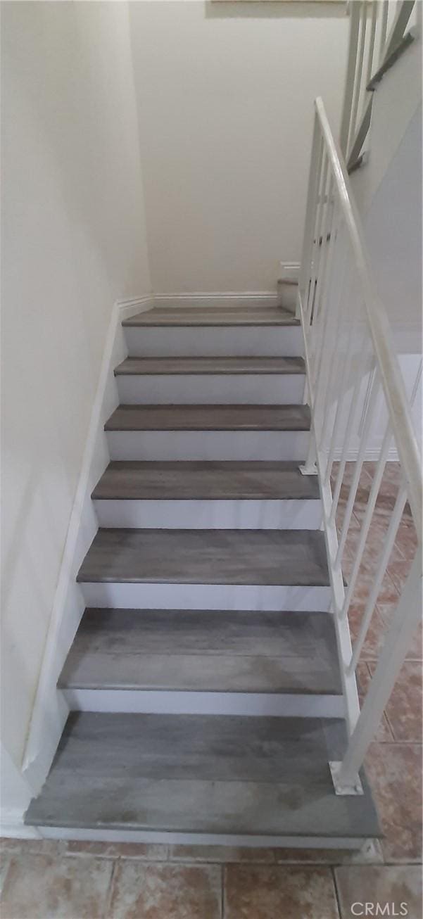8814 Knollwood Pl, Rancho Cucamonga, CA 91730 - view of stairs