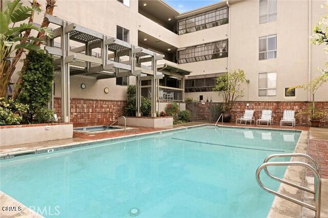 330 S Mentor Ave Unit 233, Pasadena, CA 91106 - community pool with a hot tub