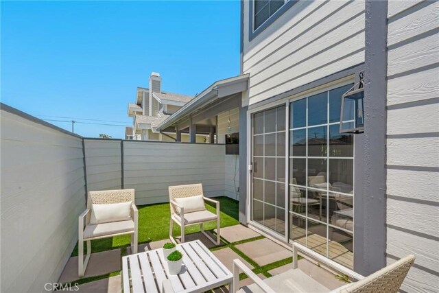 245 Palmer St, Costa Mesa, CA 92627 - view of yard featuring a patio area