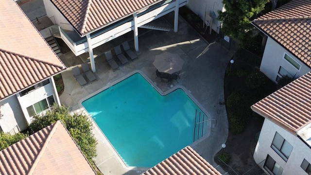 2308 Altisma Way Unit 123, Carlsbad, CA 92009 - community pool with a patio area