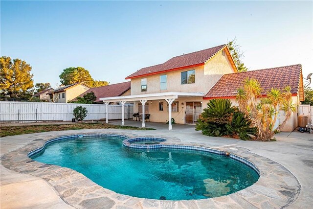 37538 Stonegate Ln, Palmdale, CA 93552 - view of pool featuring a patio, a fenced backyard, and a pool with connected hot tub
