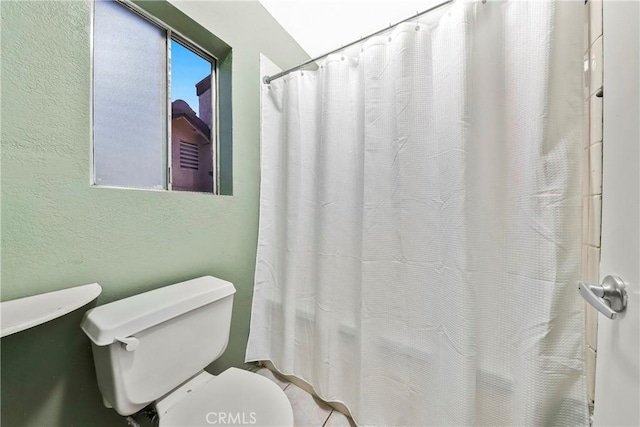 37538 Stonegate Ln, Palmdale, CA 93552 - full bath featuring a textured wall and toilet