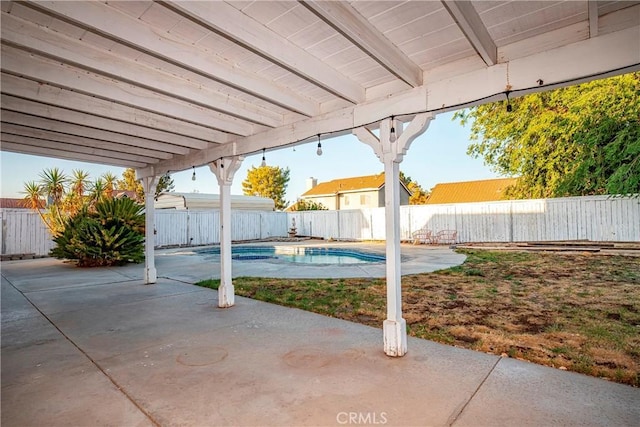37538 Stonegate Ln, Palmdale, CA 93552 - fenced backyard with a patio area