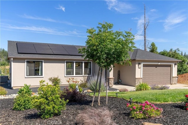 1622 Paradisewood Dr, Paradise, CA 95969 - single story home with stucco siding, an attached garage, solar panels, and stone siding