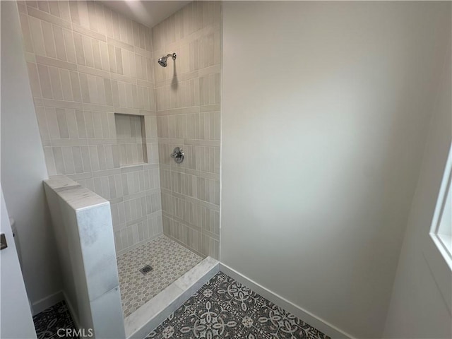 300 S Burris Ave, Compton, CA 90221 - full bath featuring tiled shower, baseboards, and tile patterned flooring