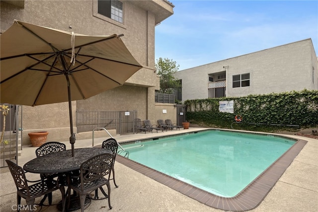 221 S Oak Knoll Ave Unit 308, Pasadena, CA 91101 - community pool featuring a patio area