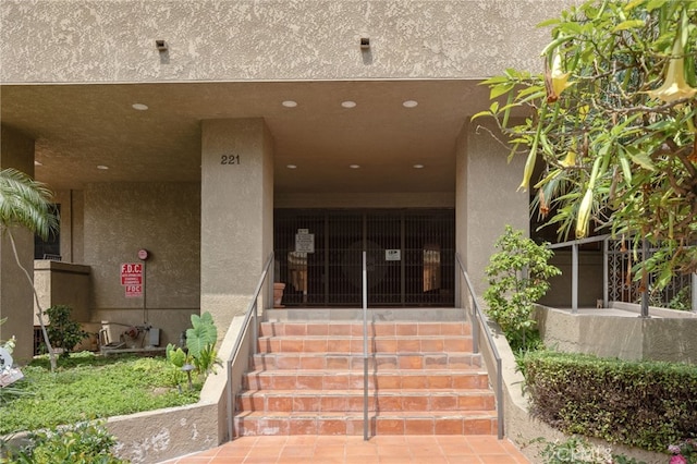 221 S Oak Knoll Ave Unit 308, Pasadena, CA 91101 - property entrance featuring stucco siding