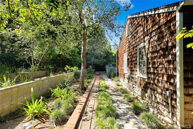 85 S San Rafael Ave, Pasadena, CA 91105 - view of yard