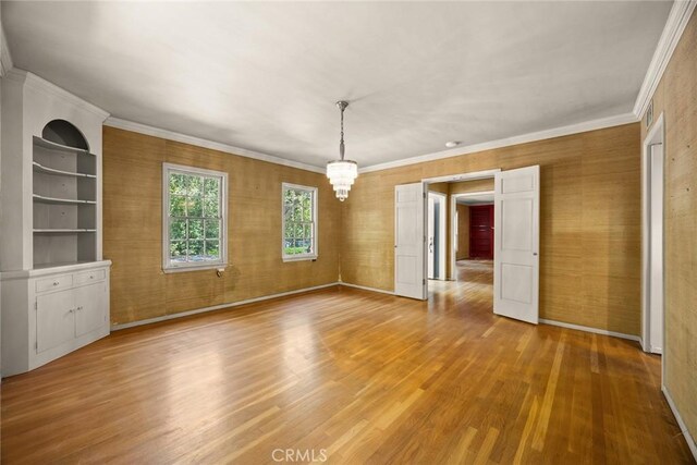 85 S San Rafael Ave, Pasadena, CA 91105 - unfurnished room featuring light wood-style floors, a chandelier, baseboards, and ornamental molding